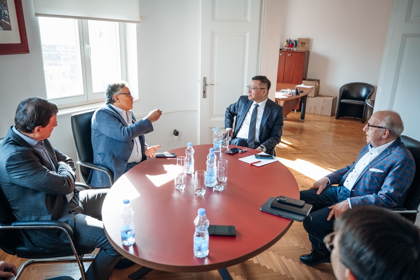 Kineski model razvoja i budućnost globalnog poretka: Profesor Zhang Weiwei održao predavanje na FEFA fakultetu