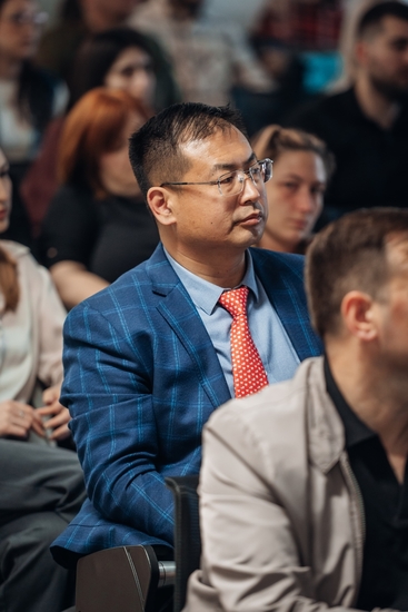 Kineski model razvoja i budućnost globalnog poretka: Profesor Zhang Weiwei održao predavanje na FEFA fakultetu