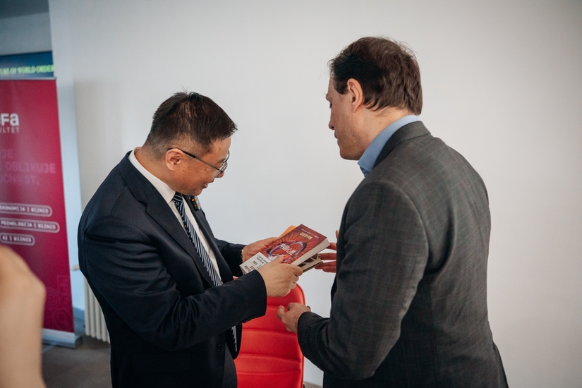 Kineski model razvoja i budućnost globalnog poretka: Profesor Zhang Weiwei održao predavanje na FEFA fakultetu